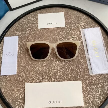 Gucci acetate sunglasses with logo